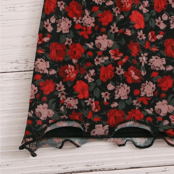 Lettuce Trim Ditsy Black and Red Floral Print Skirt Size XS/2 - Picture 4 of 6
